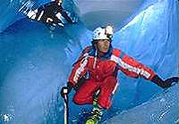 Badatel pronikaj do hloubky ledovce